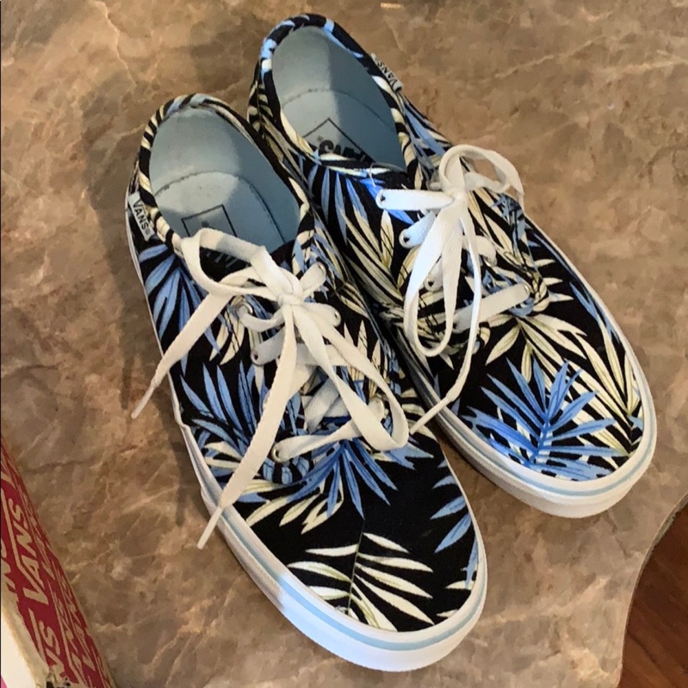 Vans - Picture 6 of 6